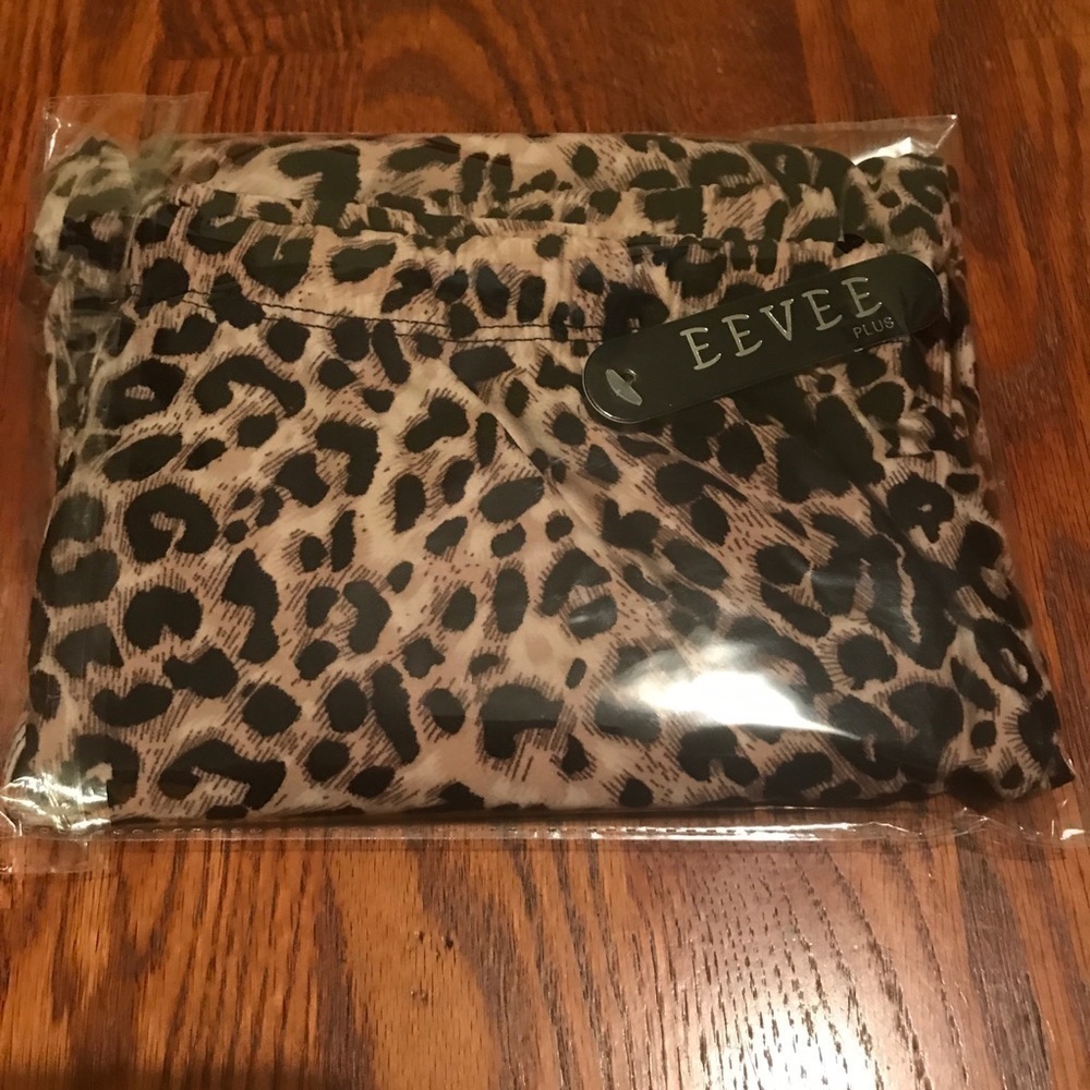 𝅺LEOPARD print leggings. Plus size. NWT - Picture 6 of 6